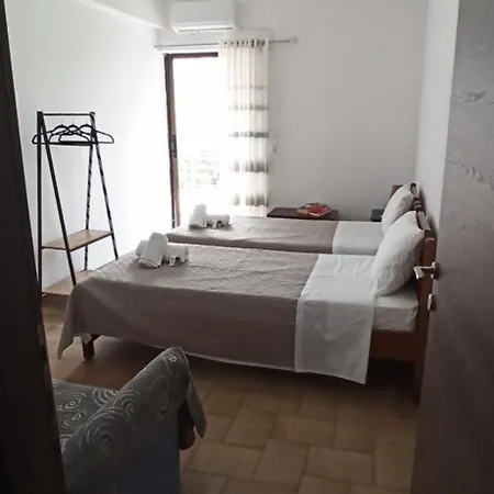 Apartament Modern αpt 500m From The Beach.