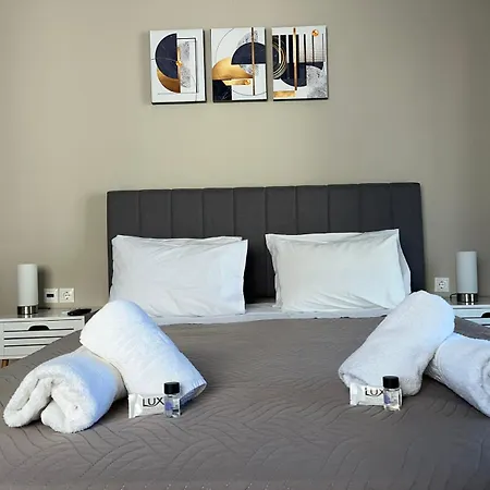 Modern αpt 500m From The Beach. Apartament Chania (Crete)